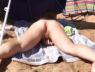 Публичная Мастурбация На Общественном Пляже Порно