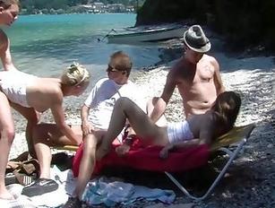 Beach orgy - porn videos @ Sunporno