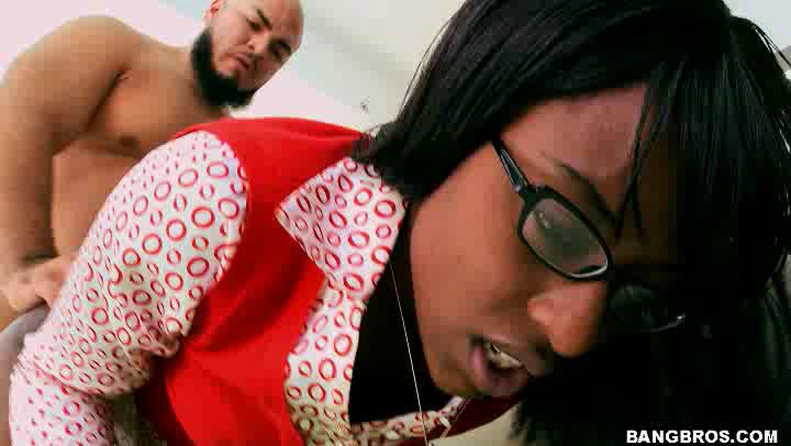 Black With Glasses Porn - Ebony babe with glasses doing it doggy style - Sunporno